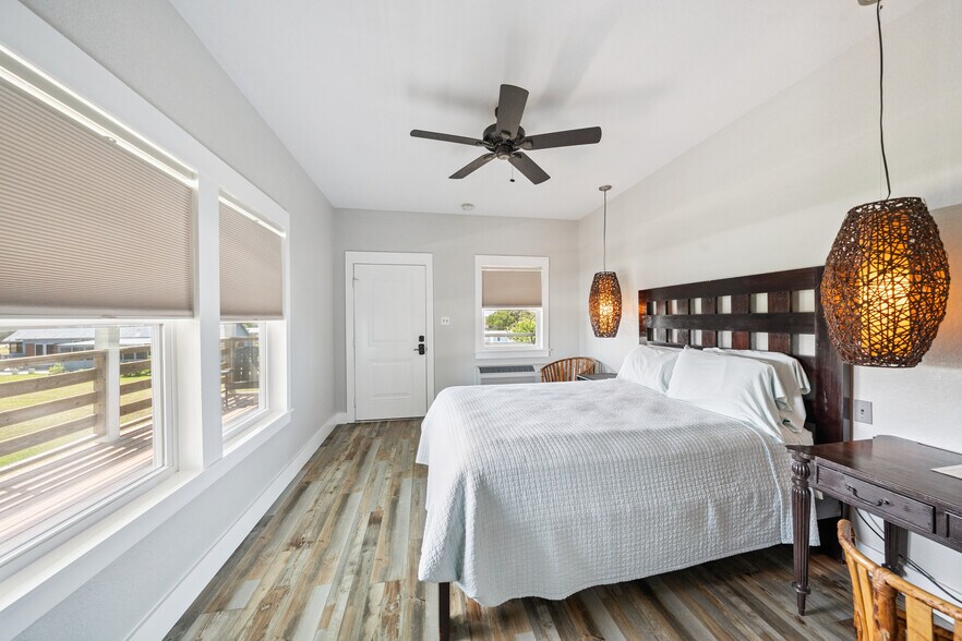 More Photos Of 22996 Highway 60, Matagorda Hotel For Sale
