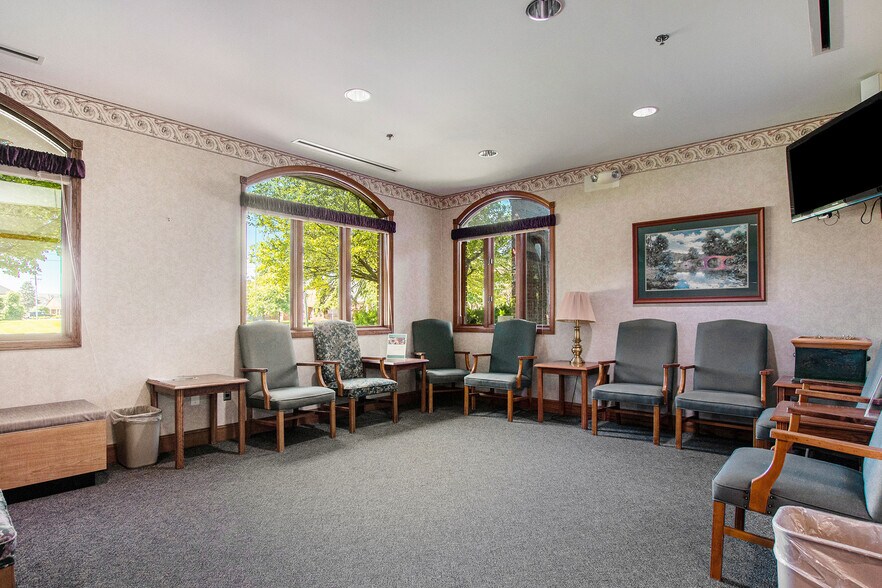 More Photos Of 645 Barclay Cir, Rochester Hills Medical For Lease