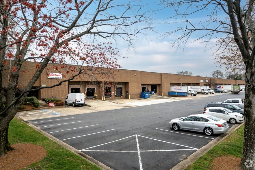 More Photos Of 3801 Woodpark Blvd, Charlotte Warehouse For Lease