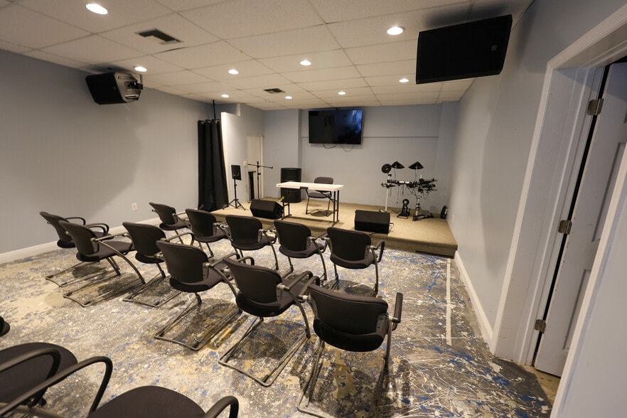 More Photos Of 3005 S Tuttle Ave, Sarasota Religious Facility For Sale