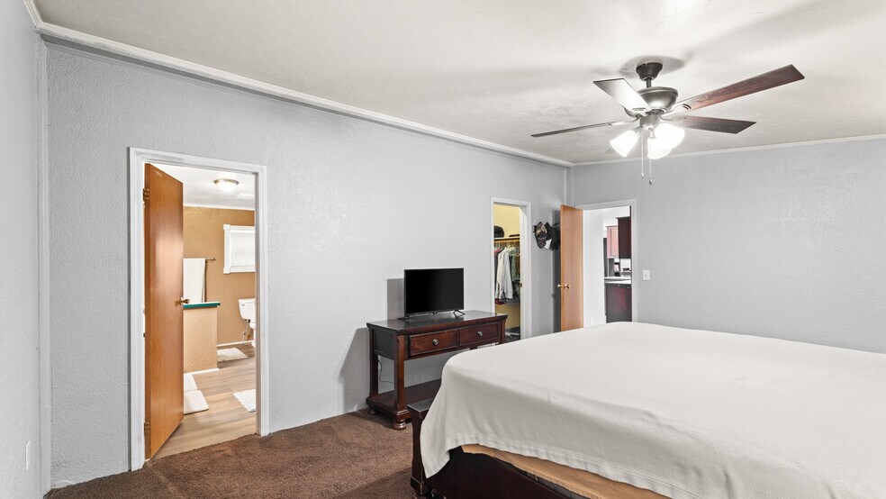 More Photos Of 20500 N 2810 Rd, Kingfisher Lodge Meeting Hall For Sale