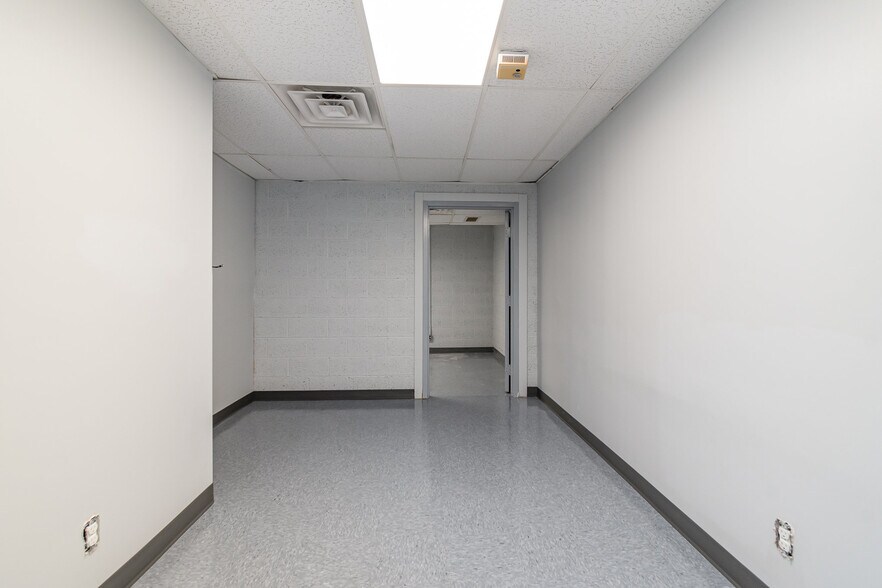More Photos Of 334 S Water St, Saginaw Office For Sale