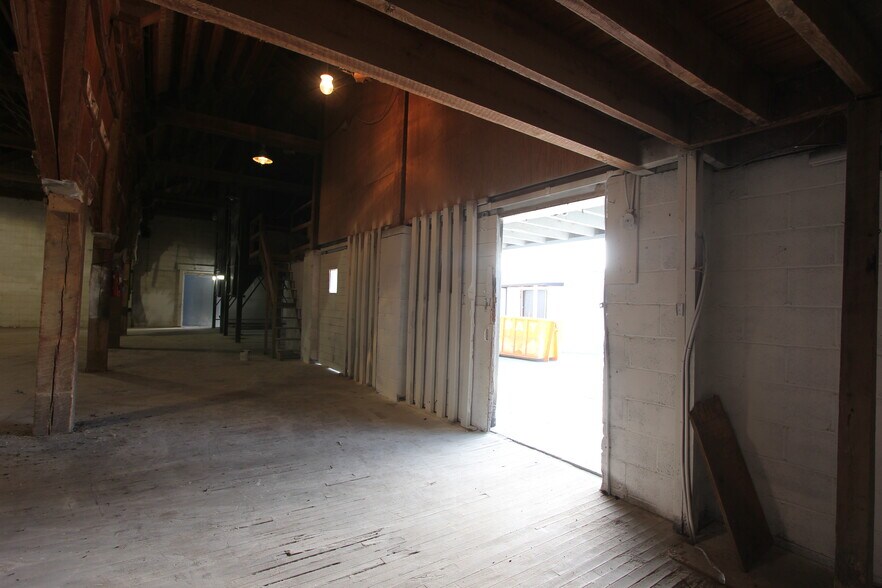 More Photos Of 36 Walnut St, Thurmont Warehouse For Lease
