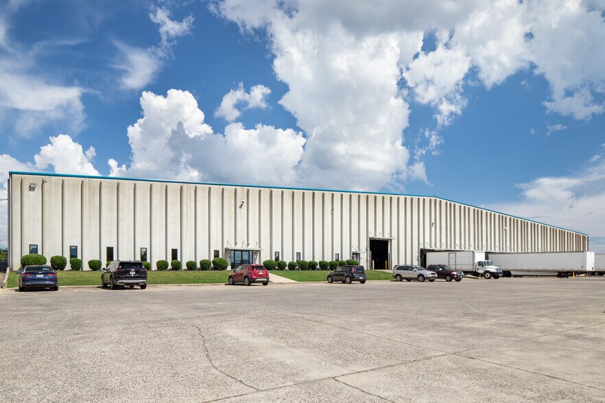 More Photos Of 999 Enterprise Dr, Dalton Distribution For Sale