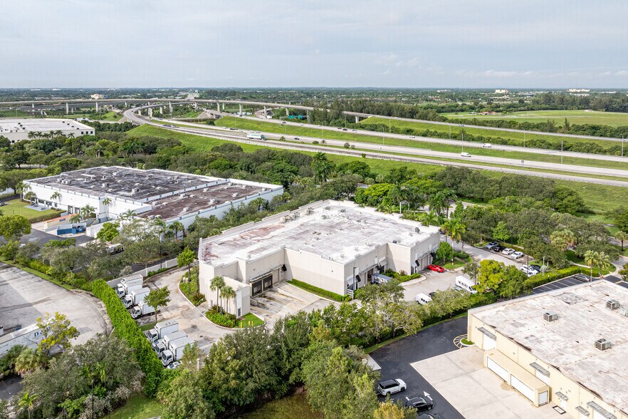 More Photos Of 306 International Pky, Sunrise Warehouse For Lease