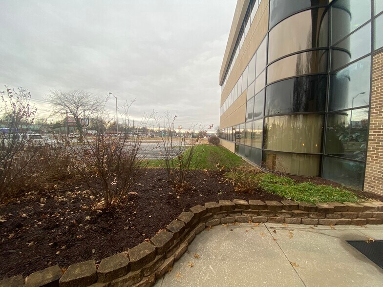 More Photos Of 620 S Glenstone Ave, Springfield Office For Sale