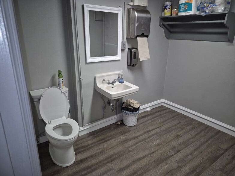 More Photos Of 4228 Brownsville Rd, Brentwood Storefront Retail Residential For Sale