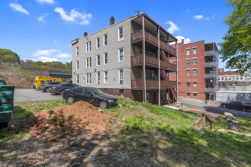 More Photos Of 203 S Leonard St, Waterbury Apartments For Sale