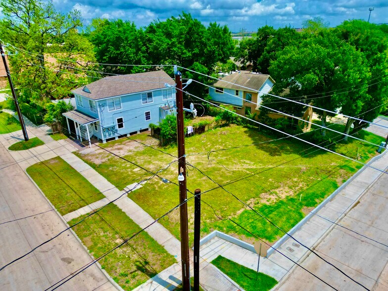 More Photos Of 307 S 79th St, Houston Multifamily For Sale