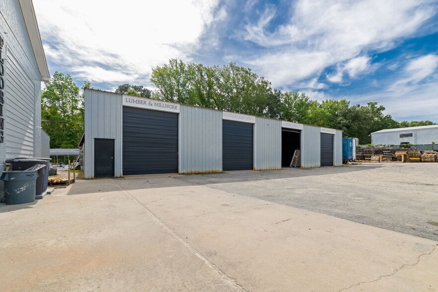 More Photos Of 728 N Main St, Emporia Auto Repair For Sale