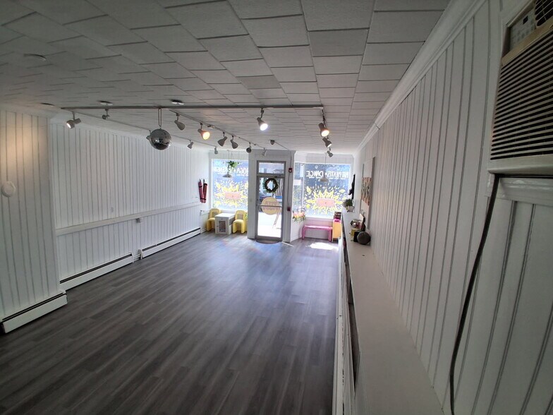 More Photos Of 117 Water St, Stonington Apartments For Sale