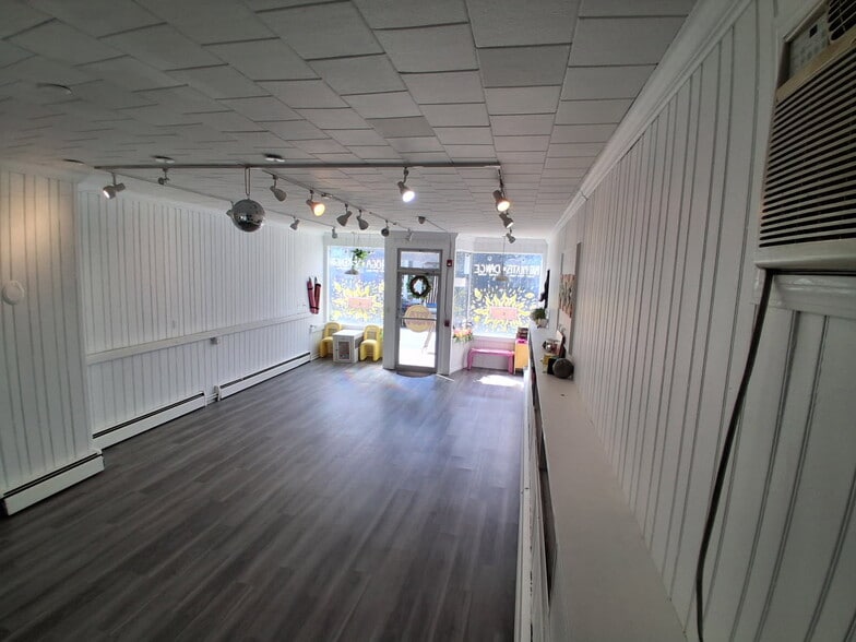 More Photos Of 117 Water St, Stonington Apartments For Sale