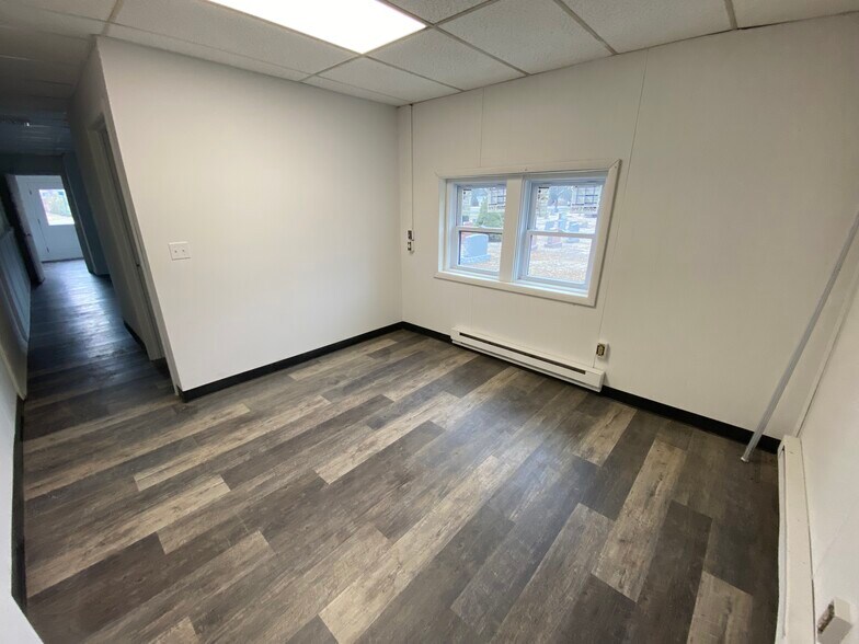 More Photos Of 137 Overlook Rd, Poughkeepsie Warehouse For Lease