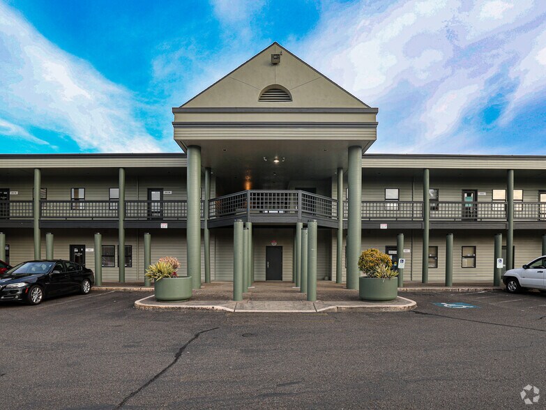 Primary Photo Of 25500 SE Stark St, Gresham Office For Lease