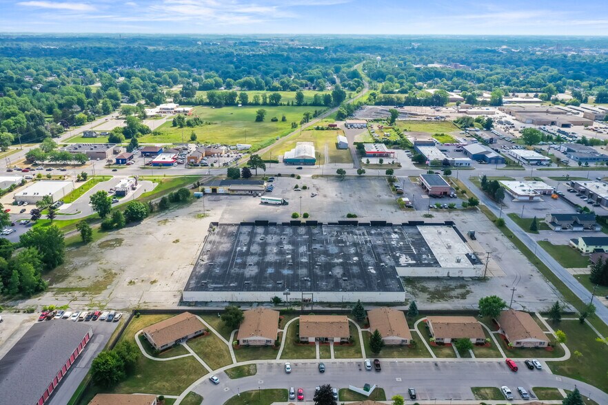 More Photos Of 2865-2885 Bay Rd, Saginaw Freestanding For Sale