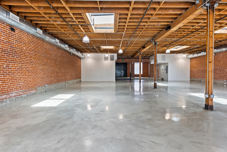 More Photos Of 9018-9022 W Olympic Blvd, Beverly Hills Storefront Retail Office For Sale