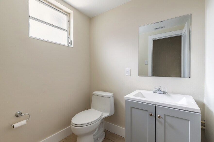 More Photos Of 418 Canal St, New Smyrna Beach Loft Creative Space For Sale