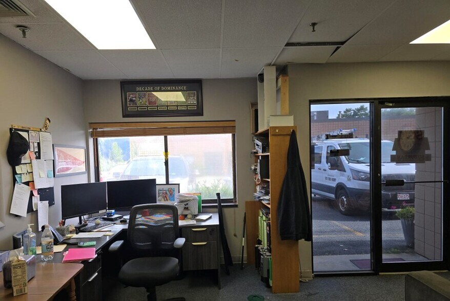 More Photos Of 586 Pleasant St, Norwood Light Distribution For Lease