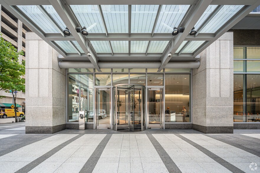 More Photos Of 1000 Main St, Houston Coworking Space