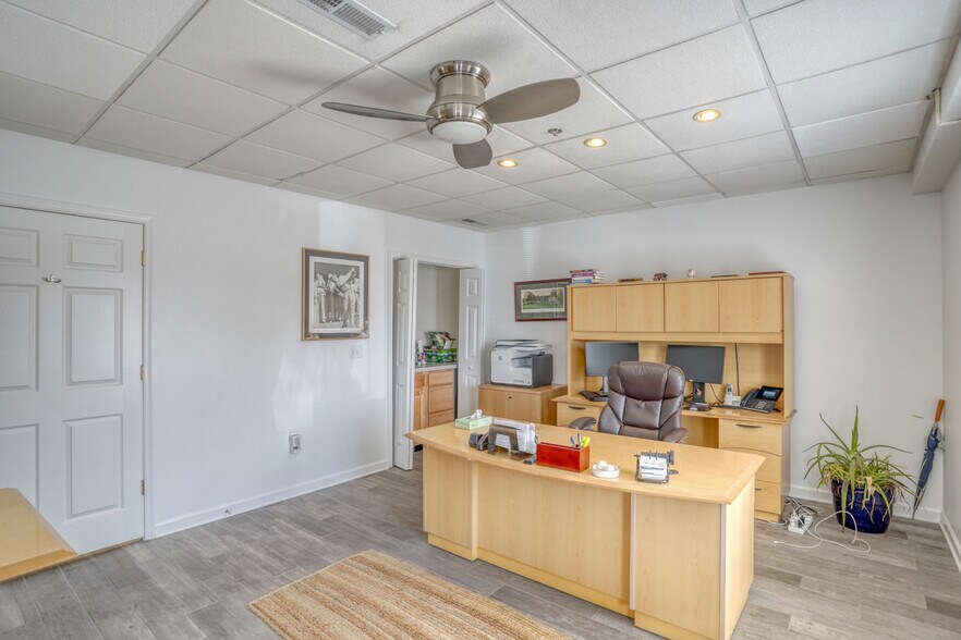 More Photos Of 110 Anglers Rd, Lewes Hotel For Sale