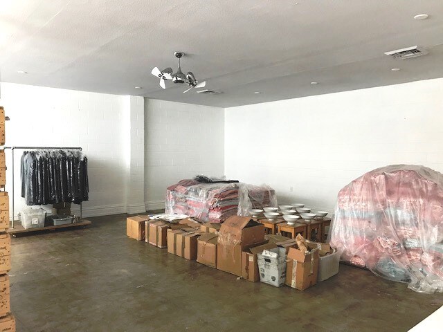 More Photos Of 560-562 S Indian Canyon Dr, Palm Springs Storefront Retail Residential For Lease