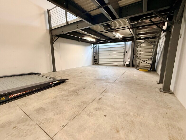 More Photos Of 123 Pit Ln, Pontiac Specialty For Sale