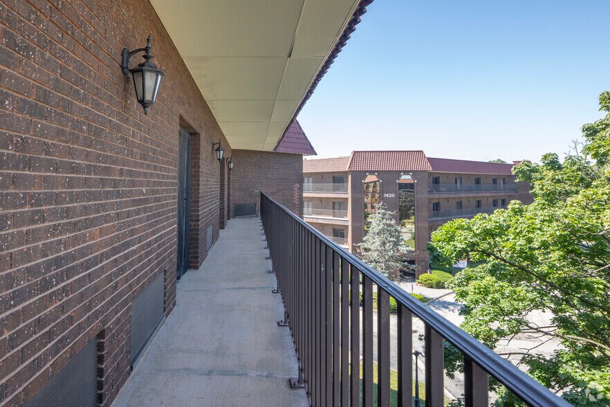 More Photos Of 1400 Renaissance Dr, Park Ridge Office For Sale