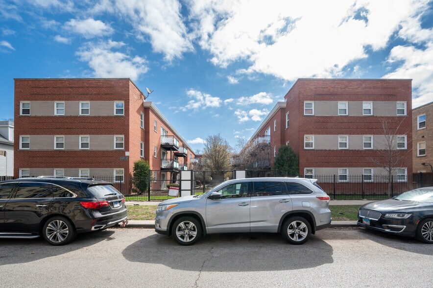More Photos Of 6435-6443 N Damen Ave, Chicago Apartments For Sale