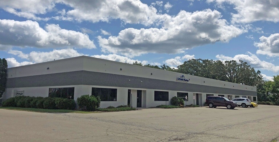 Primary Photo Of 675 Industrial Ct, Hartland Showroom For Lease