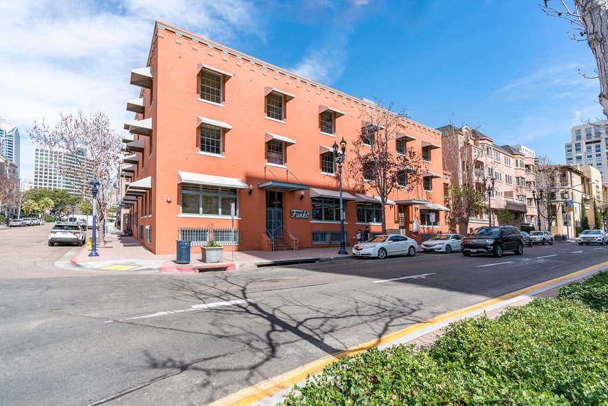 More Photos Of 448 W Market St, San Diego Office For Lease