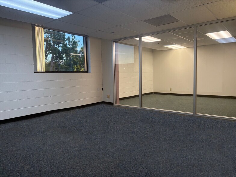 More Photos Of 5450 Tech Cr, Moorpark Manufacturing For Lease