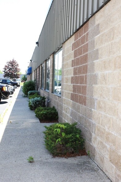 More Photos Of 70 Zachary Rd, Manchester Research And Development For Lease