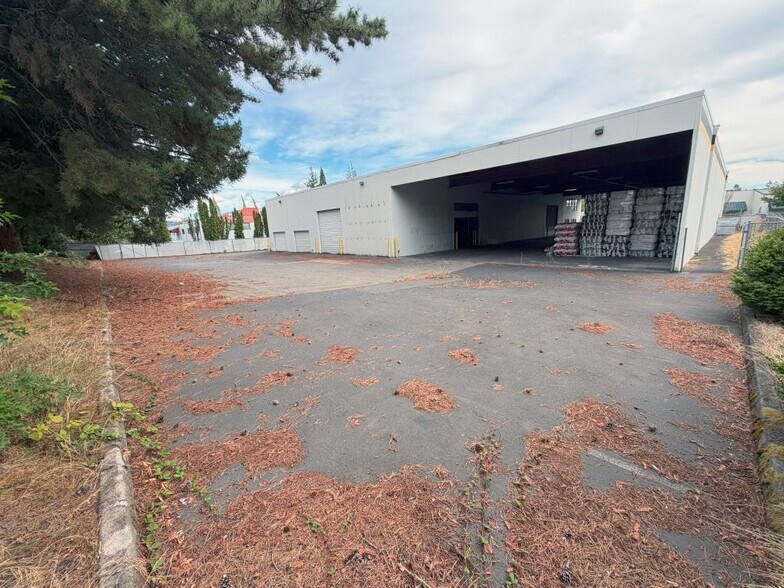 More Photos Of 6789 SW 111th Ave, Beaverton Warehouse For Lease