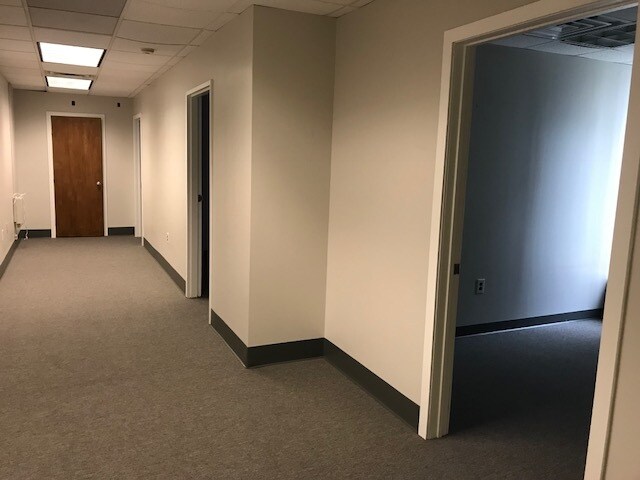 More Photos Of 254 Chapman Rd, Newark Office For Lease