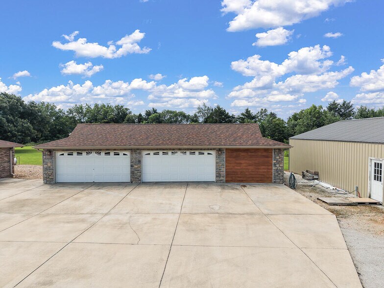 More Photos Of 19824 State Highway 112, Cassville Apartments For Sale