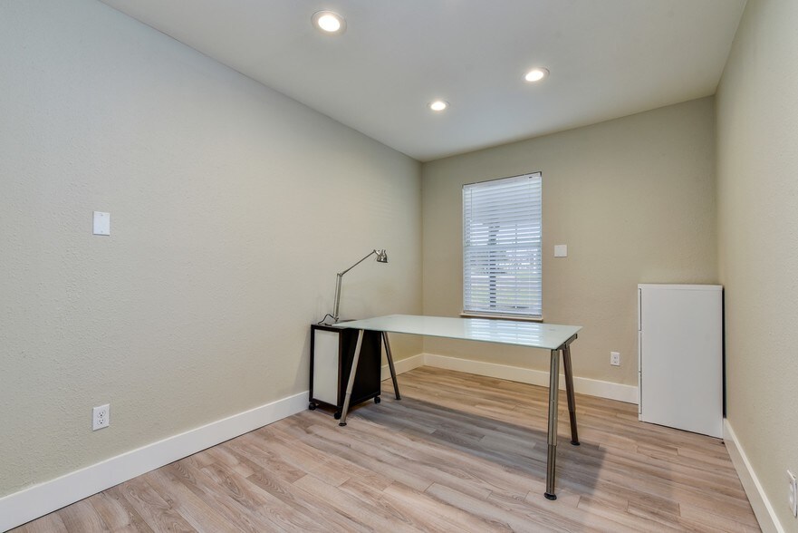 More Photos Of 2111 W Slaughter Ln, Austin Office For Lease