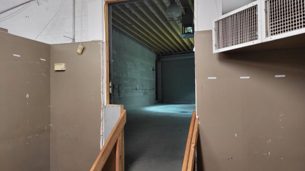 More Photos Of 303 Kansas Ave, Henderson Service For Lease