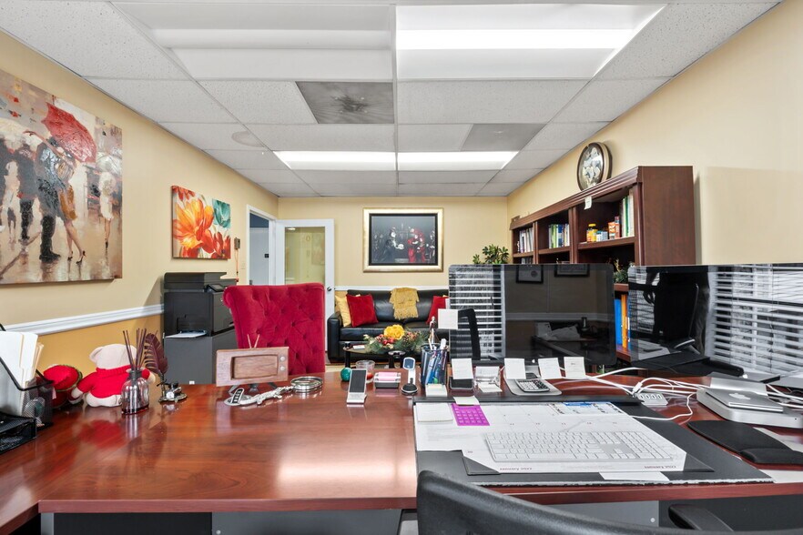 More Photos Of 101 Chestnut St, Gaithersburg Office For Sale