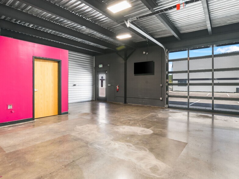 More Photos Of 529 SH 46 E, Boerne Warehouse For Lease