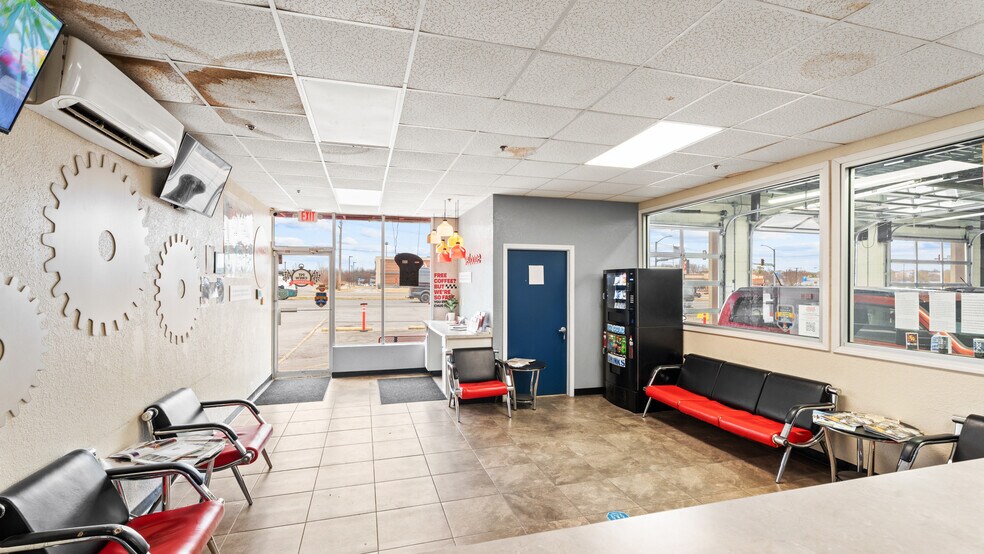 More Photos Of 1107-1111 W Shawnee St, Muskogee Auto Repair For Sale