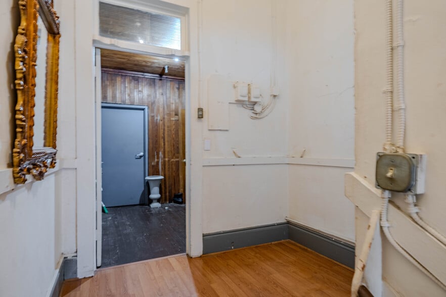 More Photos Of 245 Broad St, Rome Storefront For Sale