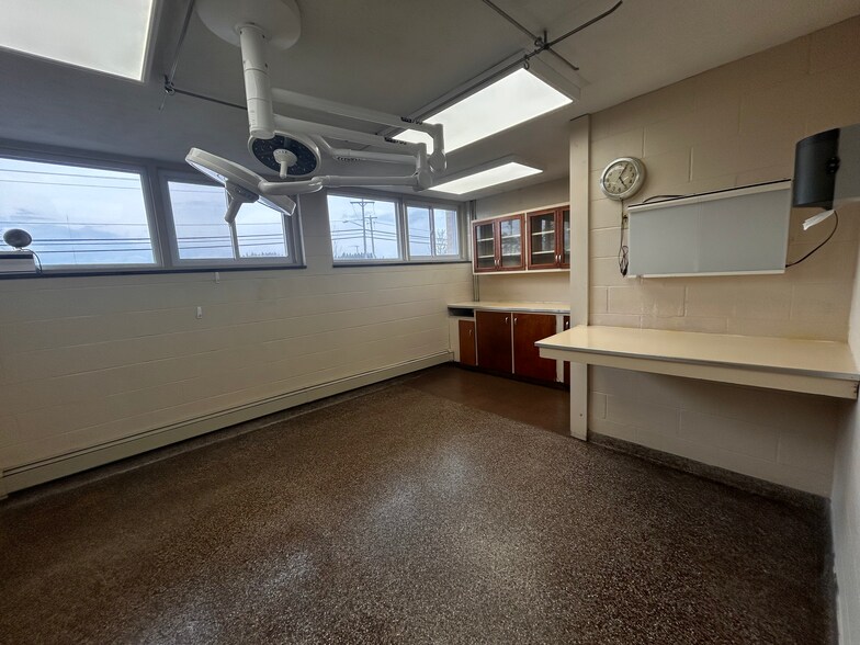 More Photos Of 191 Wallins Corners Rd, Amsterdam Medical For Sale