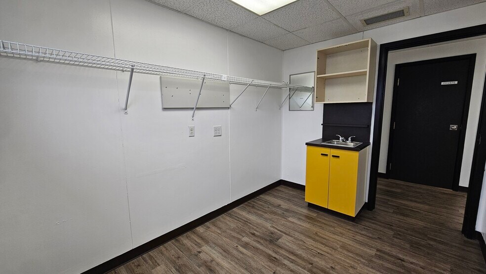 More Photos Of 700 S Main St, Grove Medical For Sale