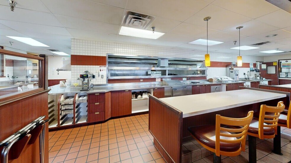 More Photos Of 2010 Overland Ave, Billings Restaurant For Sale