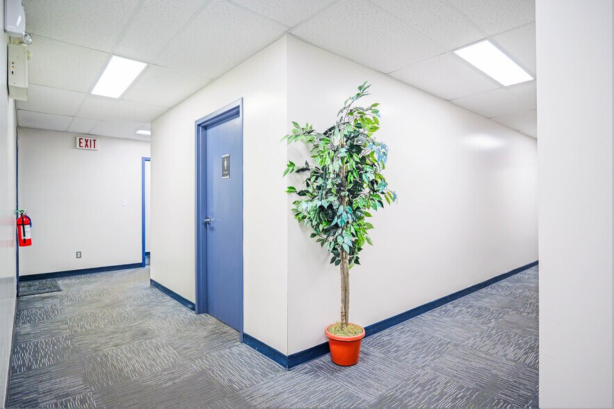 More Photos Of 3460 93 St NW, Edmonton Office For Lease