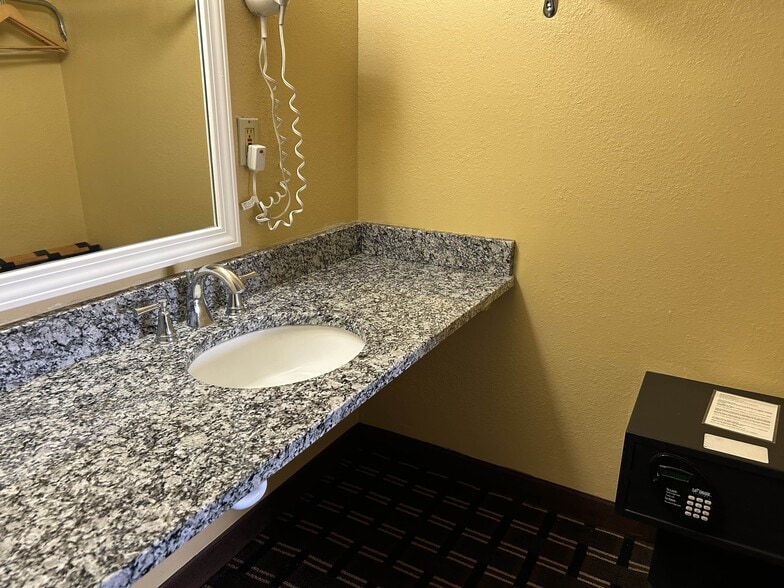 More Photos Of 299 Adena Dr, Newcomerstown Hotel For Sale