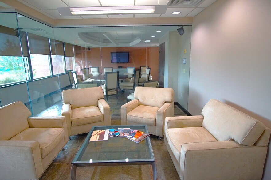 More Photos Of 521 W Wilshire Blvd, Oklahoma City Medical For Sale