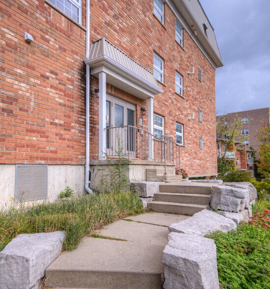 More Photos Of 172 Regina St N, Waterloo Apartments For Sale