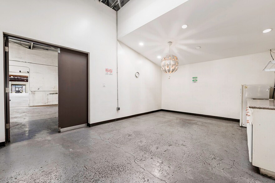 More Photos Of 2165 W Cowles St, Long Beach Service For Lease