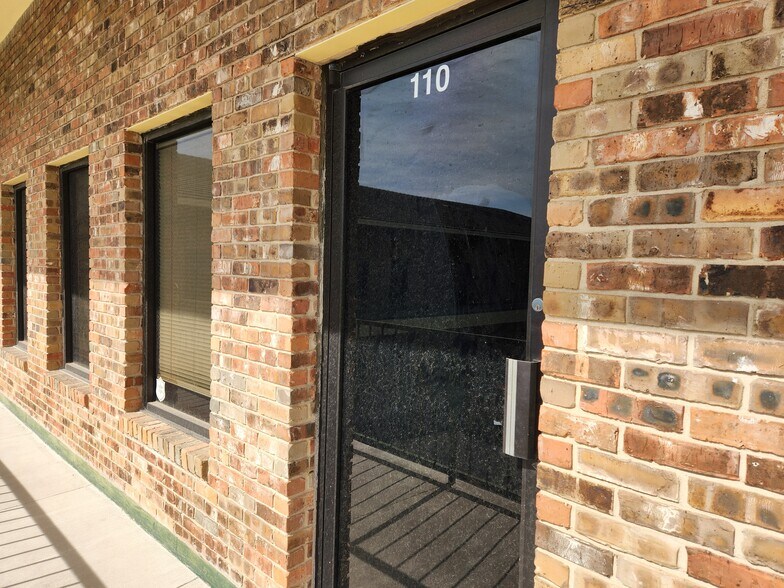 More Photos Of 10221 Desert Sands St, San Antonio Unknown For Lease